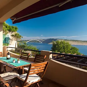 Captain's With Sea View Apartman